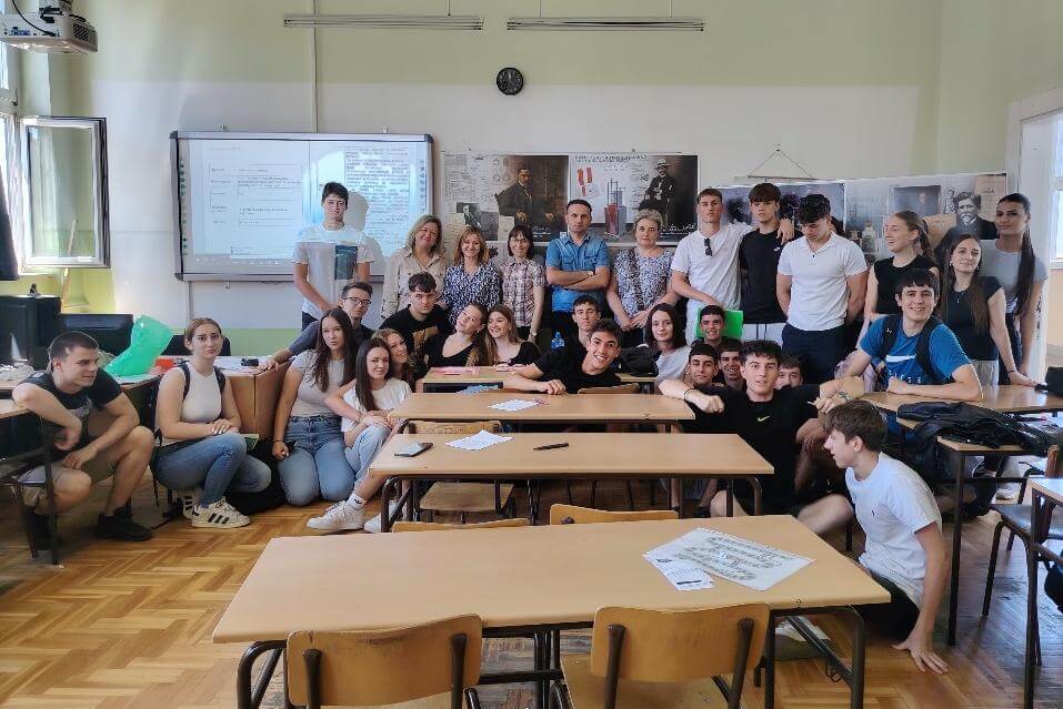 Огледни час: Математика/физика и познати научници